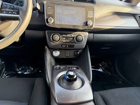 Used 2022 Nissan Leaf S image 11