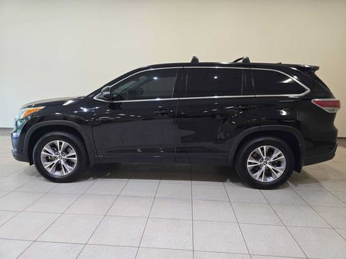 Used 2016 Toyota Highlander Plus AWD/4WD image 3