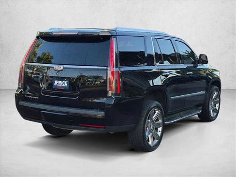 Used 2020 Cadillac Escalade Luxury RWD image 5