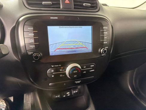 Used 2019 Kia Soul + FWD image 16