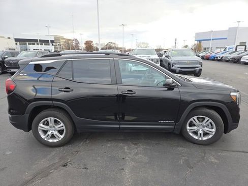 Used 2022 GMC Terrain SLE w/ Driver Convenience Package image 16