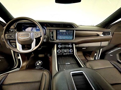 Used 2023 GMC Yukon XL Denali image 12