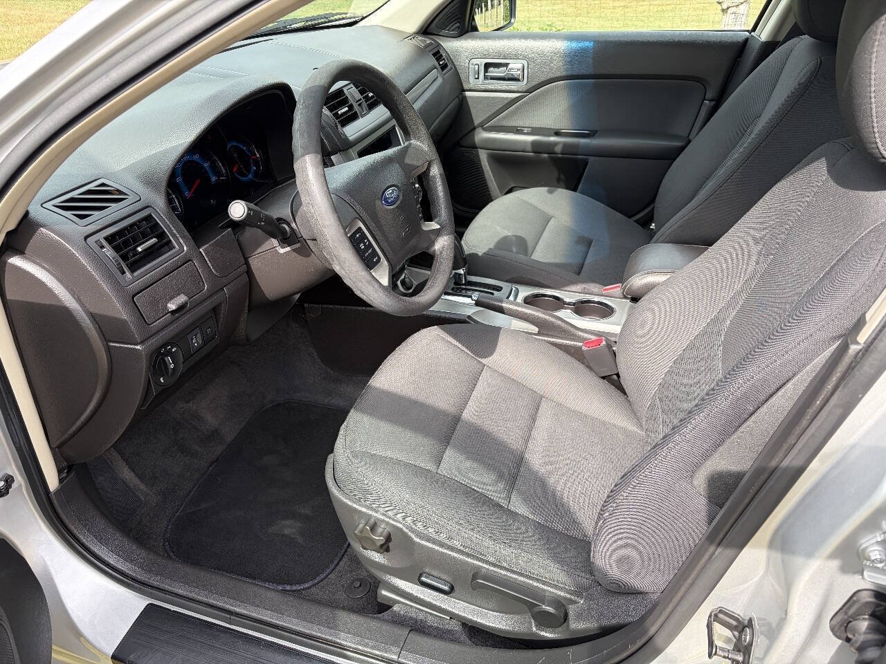 Used 2010 Ford Fusion SE FWD image 7