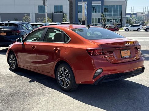 Used 2023 Kia Forte LXS w/ LXS Technology Package image 4