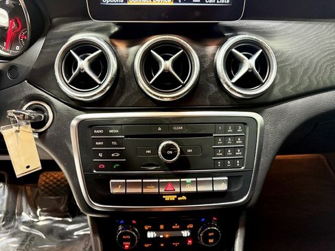 Used 2018 Mercedes-Benz CLA 250 4MATIC image 19