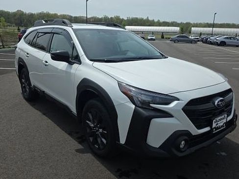 Used 2025 Subaru Outback Onyx Edition image 3
