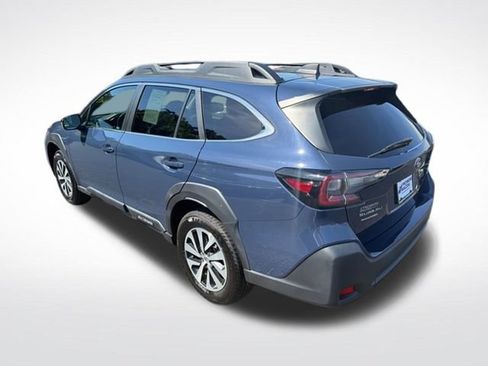 Used 2023 Subaru Outback Premium AWD/4WD image 3