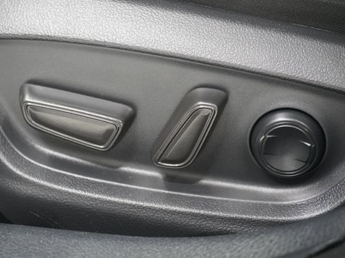 Used 2019 Toyota Camry LE image 15