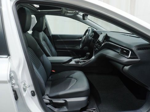 Used 2023 Toyota Camry SE w/ Convenience Package image 11