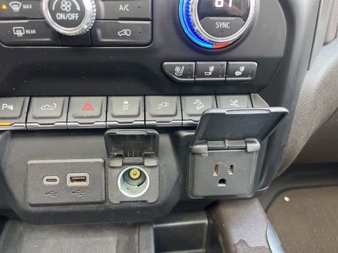 Used 2023 GMC Sierra 2500 Denali w/ Denali Ultimate Package image 28