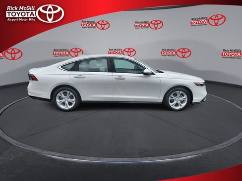 Used 2023 Honda Accord LX image 9