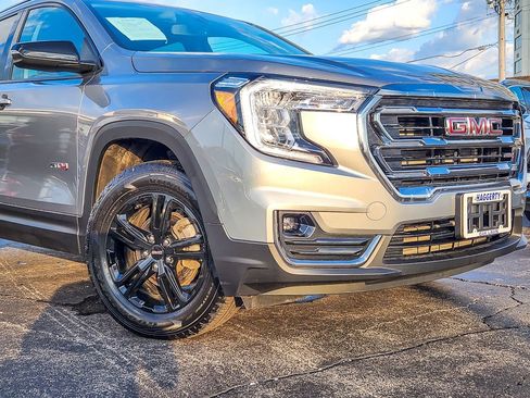 Used 2024 GMC Terrain AT4 AWD/4WD image 2