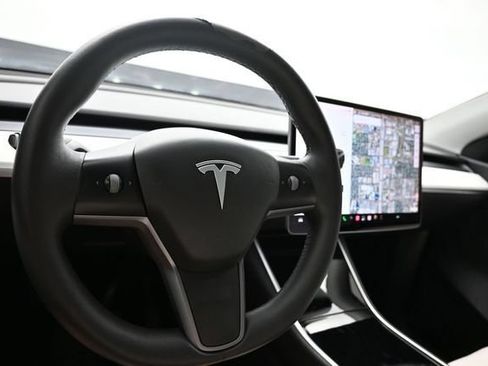 Used 2021 Tesla Model Y Long Range AWD/4WD image 9