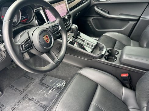 Certified 2024 Porsche Macan S AWD/4WD image 4