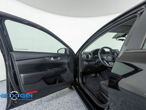 Used 2020 Kia Forte LXS image 9