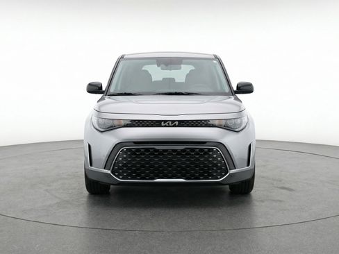 Used 2025 Kia Soul LX w/ LX Technology Package image 2