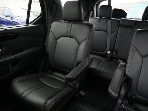 Used 2024 Honda Pilot TrailSport image 12