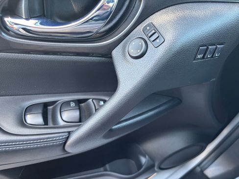 Used 2020 Nissan Rogue SV w/ Sun & Sound Touring Package FWD image 14