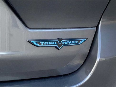 Used 2022 Jeep Grand Cherokee Trailhawk AWD/4WD image 18