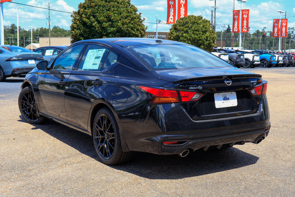 New 2026 Nissan Altima 2.5 SR w/ SR Midnight Edition Package FWD image 2