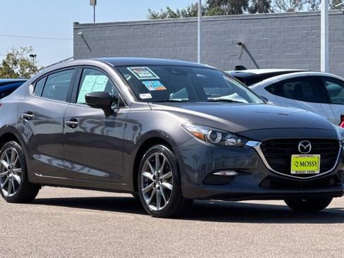Used 2018 MAZDA MAZDA3 Touring image 3