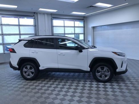 Certified 2025 Toyota RAV4 LE AWD/4WD image 32
