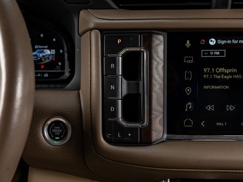 Used 2023 GMC Yukon Denali w/ Denali Reserve Package image 20