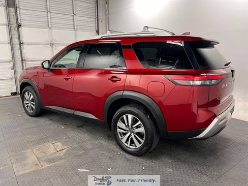 Used 2023 Nissan Pathfinder SL AWD/4WD image 6