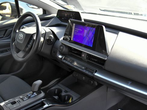 Used 2024 Toyota Prius LE image 43