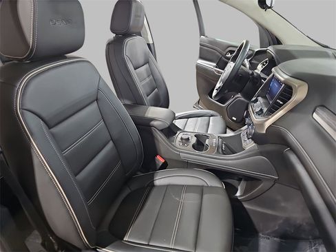 Used 2023 GMC Acadia Denali w/ Black Diamond Edition image 10