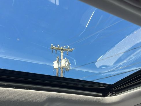 Used 2020 Toyota Highlander XLE image 25