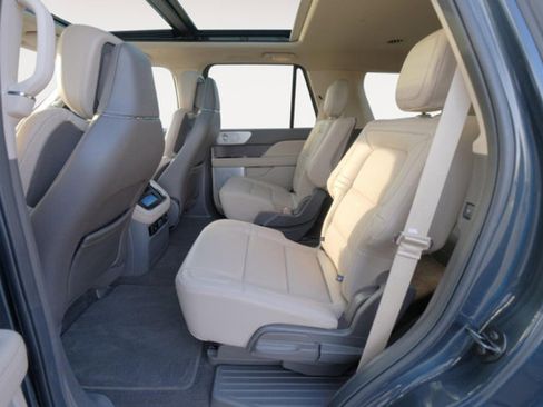 Used 2024 Lincoln Navigator Reserve image 13