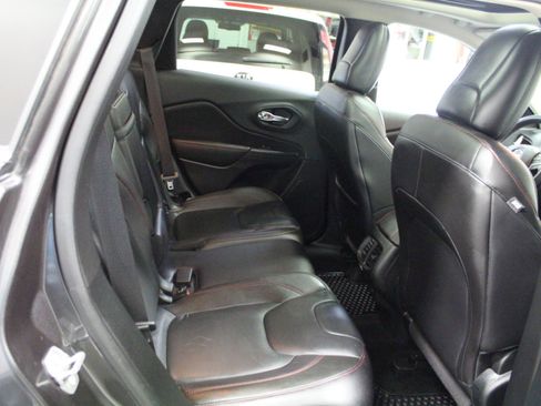 Used 2016 Jeep Cherokee Trailhawk w/ Comfort/Convenience Group image 27