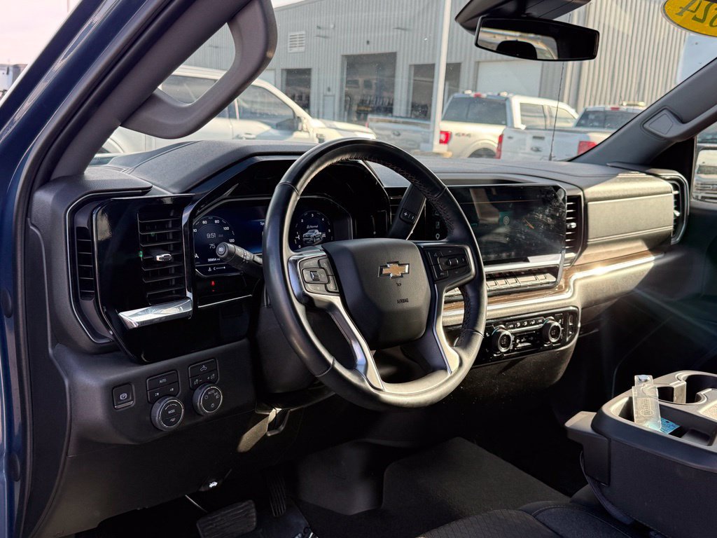 Used 2024 Chevrolet Silverado 1500 LT AWD/4WD image 4
