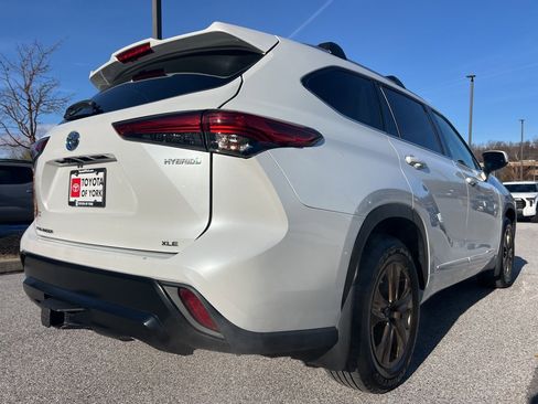 Used 2022 Toyota Highlander Bronze Edition image 3