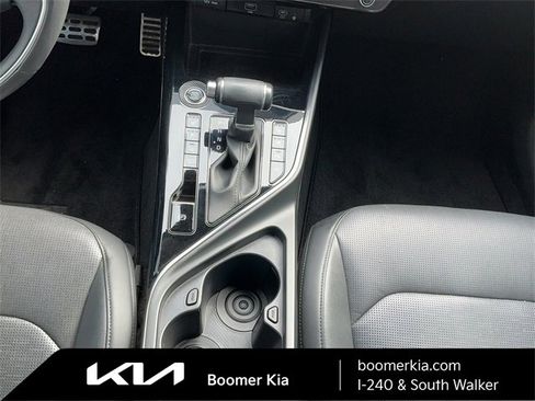 Used 2023 Kia Niro SX Touring image 24