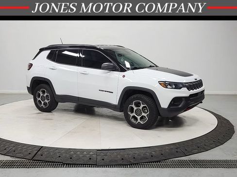Used 2022 Jeep Compass Trailhawk w/ Trailhawk Convenience Group AWD/4WD image 1