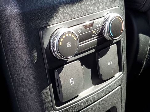 Certified 2022 Ford Explorer XLT w/ Equipment Group 202A image 34