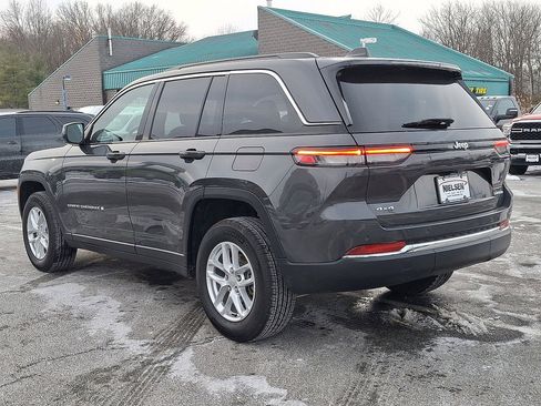 Used 2025 Jeep Grand Cherokee Laredo X image 21