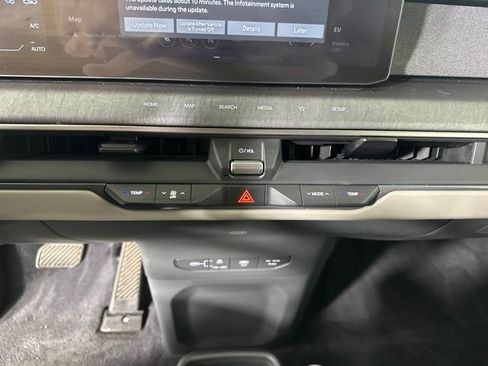 Used 2024 Kia EV9 Wind image 23