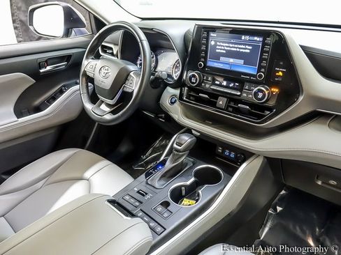 Used 2022 Toyota Highlander XLE image 26