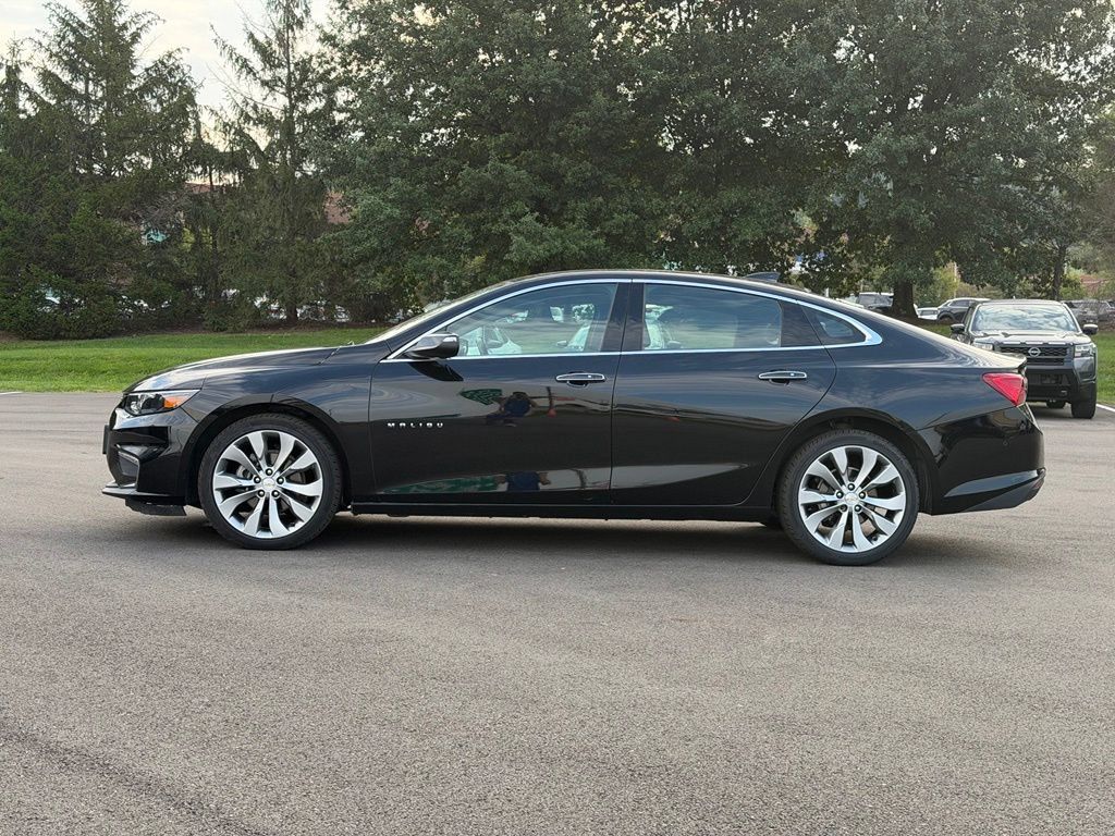 Used 2018 Chevrolet Malibu Premier w/ Premier Sun and Wheel Package FWD image 3