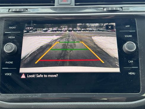 Used 2024 Volkswagen Tiguan SE R-Line image 23