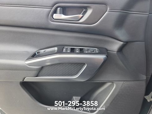 Used 2022 Nissan Pathfinder SL w/ Lighting Package (N92) FWD image 27