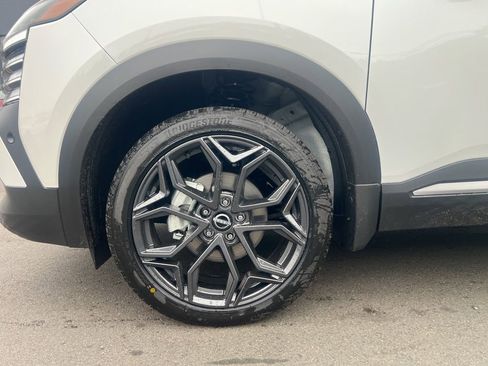 New 2026 Nissan Kicks SR w/ Cold Weather Package AWD/4WD image 24