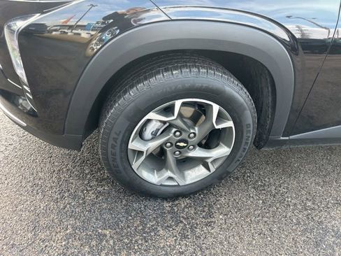 Used 2024 Chevrolet Trax LT w/ Driver Confidence Package image 10