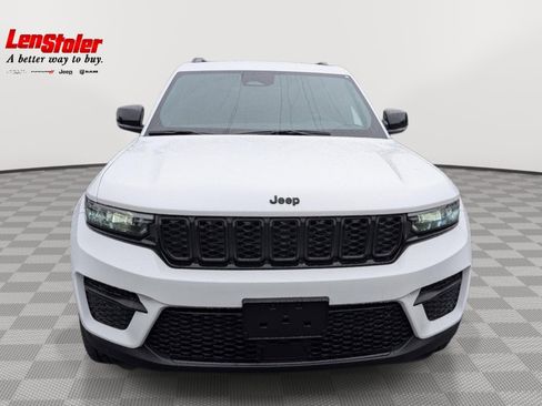 Used 2025 Jeep Grand Cherokee Altitude AWD/4WD image 8