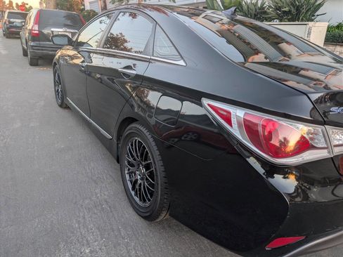 Used 2012 Hyundai Sonata Hybrid w/ Leather Pkg image 9