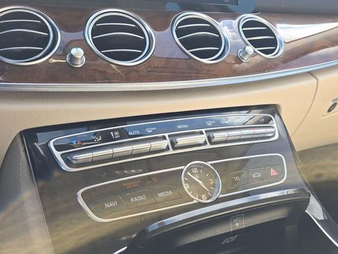 Used 2017 Mercedes-Benz E 300 4MATIC image 33