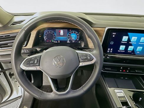 Used 2024 Volkswagen Atlas SE image 11